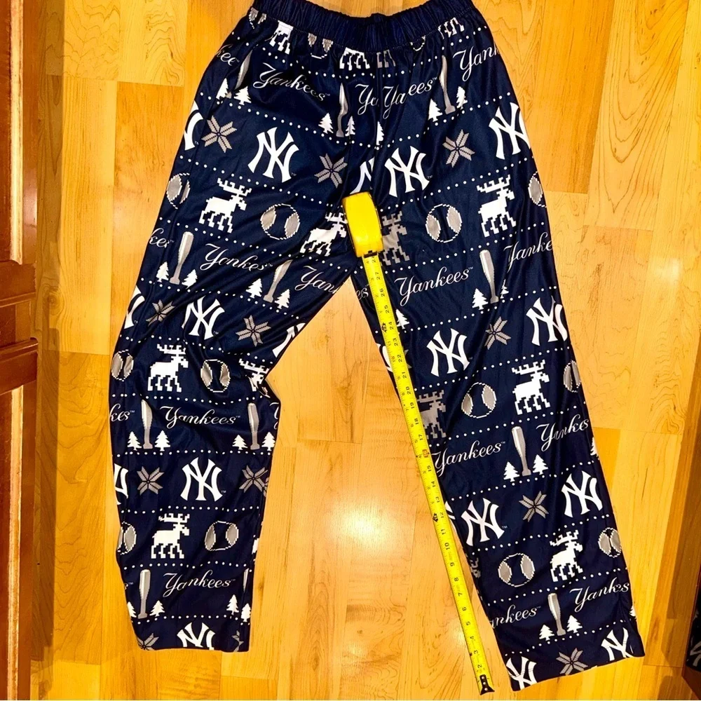 NWOT New York Yankees Allover Print Holiday Sleep Lounge Pants